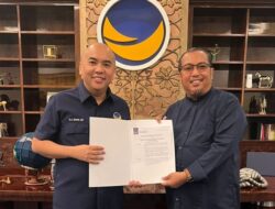 Petahana Bupati Banjar Saidi Mansyur Menerima Surat B-1 KWK Dari DPD Nasdem