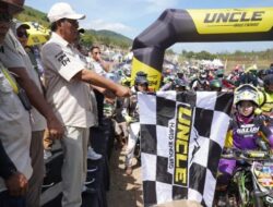 Paman Birin Kibarkan Bendera Dimulainya Uncle Hard Enduro 2024