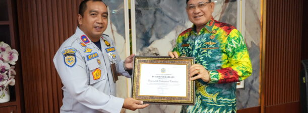 Peduli Keselamatan Berkendara, Pemkab Kotabaru Raih Penghargaan Kemenhub RI