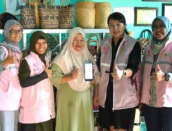 Semarak Hari Pelanggan Nasional, Srikandi PLN UID Kalselteng Kunjungi Pelaku UMKM di Kampung Purun Banjarbaru