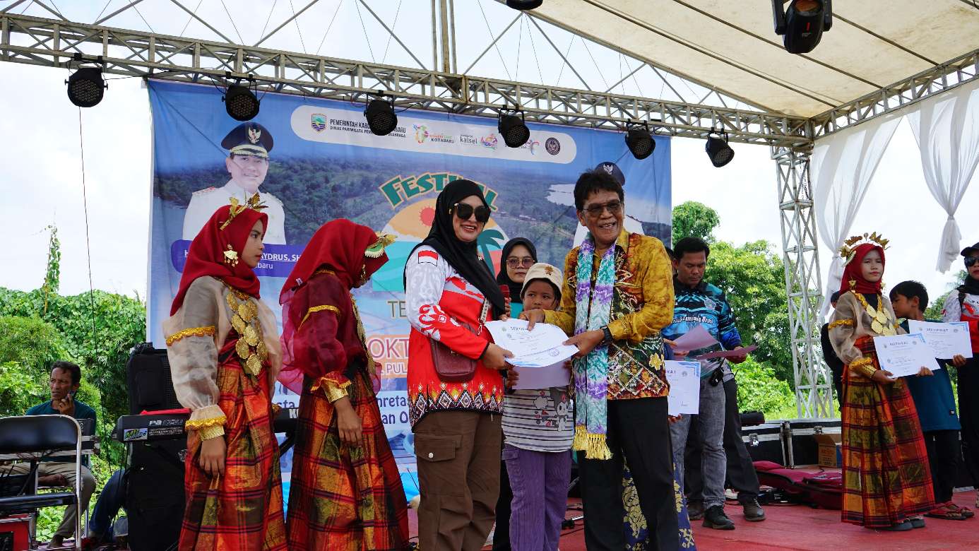 Festival Teluk Tamiang, Kecamatan Pulau Laut Tanjung Selayar, Kabupaten Kotabaru, Minggu (27/10/2024). (Foto: Diskominfo Kotabaru/Koranbanjar.net)