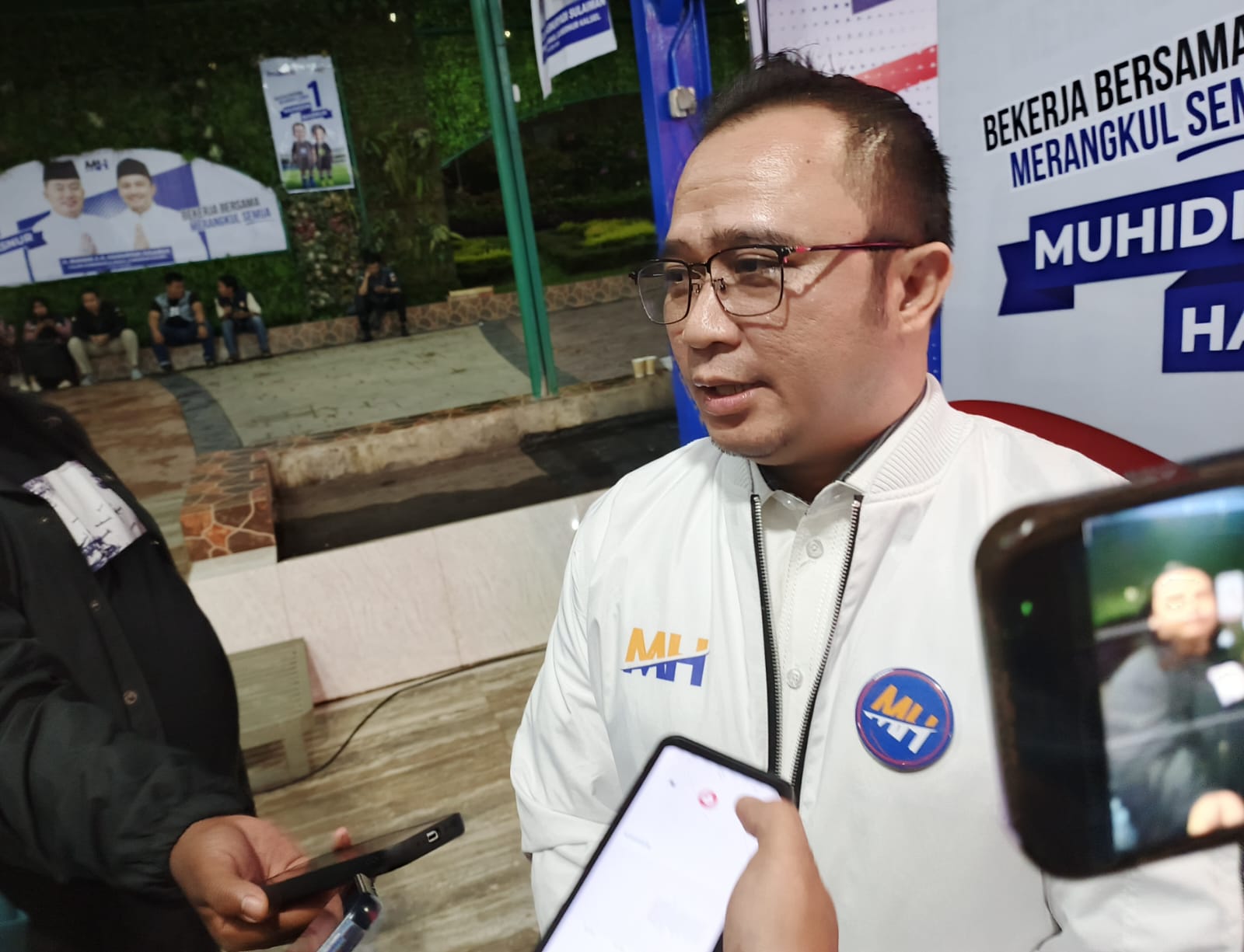 Ketua Tim Pemenangan MH, Afrizaldi saat wawancara dengan awak media, di Banjarmasin, Senin (28/10/2024). (Foto: Leon/Koranbanjar.net)