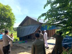 Resahkan Masyarakat, Warung ‘Jablay’ di Kandangan Utara Akhirnya Dirobohkan