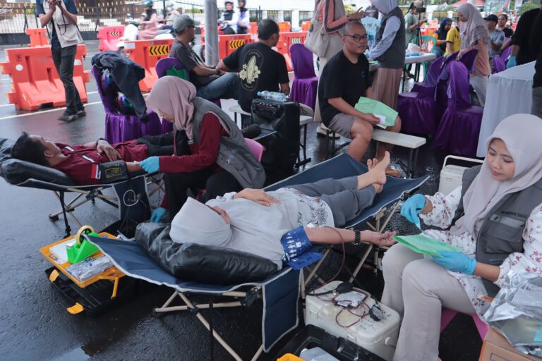 Bakti sosial dalam rangka memperingati hari ulang tahun ke-8 RSD Idaman Banjarbaru, Sabtu (12/10/2024) sore. (Foto: RSD Idaman Banjarbaru/Koranbanjar.net)