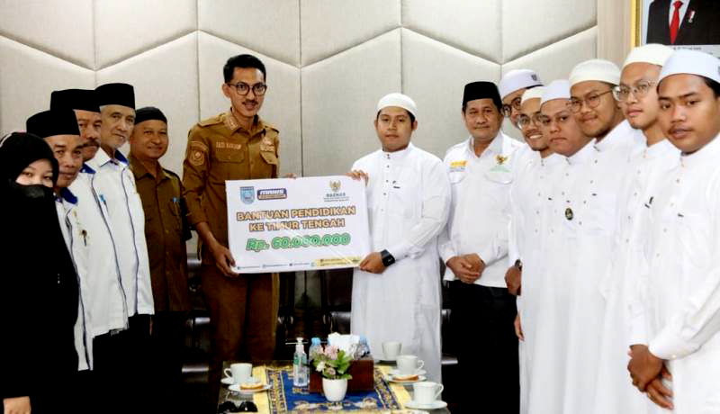 Bentuk komitmen Saidi Mansyur memperhatikan santri dan pendidik Pondok Pesantren. (Foto: ist)