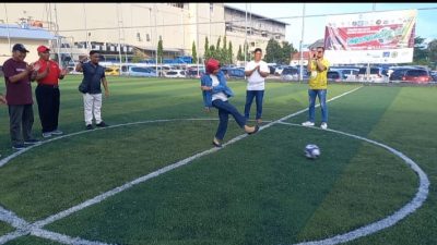 Kadinkes Kabupaten Banjar Membuka Turnamen Minisoccer Dinkes Banjar Cup 2024
