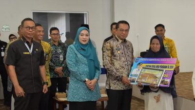 Pj Bupati HSS Serahkan Bantuan PRS UEP, PKSA dan Berupaya