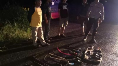 Astaga! Polsek Liang Anggang Amankan 17 Senjata Tajam di Jalan Tambak Buluh
