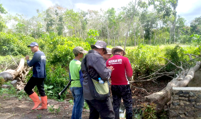 Pengukuran tapal batas antara Desa Mali-mali dan Desa Sungai Arfat Kecamatan Karang Intan Kabupaten Banjar. (foto: istimewa)