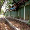 Toko-toko yang tidak berfungsi di kawasan PPS Martapura. (foto: denny setiawan)