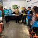 Executive Vice President Health, Safety, Secure, and Environment (EVP HSSE) PT PLN (Persero), Doddy Benyamin Pangaribuan saat melakukan pengecakan Dokumen K3 di ULP Banjarbaru didampingi oleh General Manager PLN UID Kalselteng Ahmad Syauki. (Foto: PLN UID Kalselteng/Koranbanjar.net)