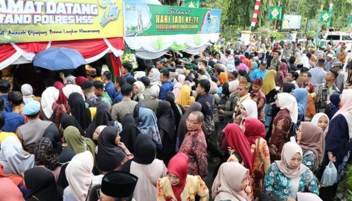 Syukuran 74 Tahun HSS, Berbagai Macam Makanan dan ‘Wadai’ Banjar Diserbu Masyarakat