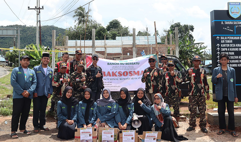 Tim relawan penggalangan dana untuk korban tabrak lari. (foto: koranbanjar.net)