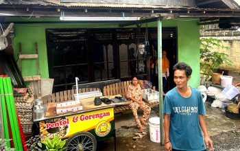 Sebuah kebakaran terjadi di Kelurahan Sekumpul, menghanguskan gudang penyimpanan barang dagangan milik Hj. Hairiyah dan Hj. Wardah yang berada di rumah merek di Jalan Sekumpul, Selasa, (24/12/2024) sekitar pukul 09.30 wita.