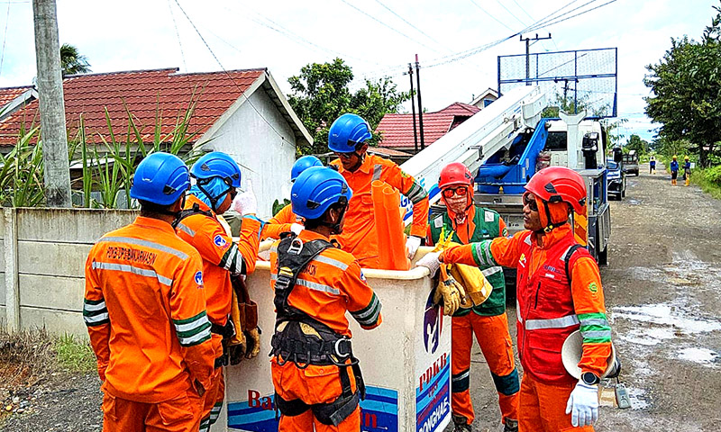 Jelang Haul Guru Sekumpul, PLN Kerahkan Tim PDKB untuk Pemeliharaan Jaringan Listrik