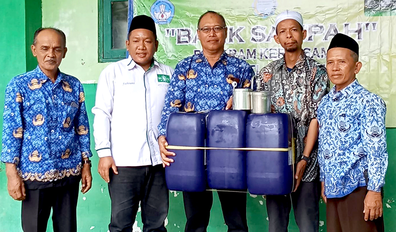 Majelis Wakil Cabang Nahdlatul Ulama (MWC NU) Kecamatan Astambul menggelar sosialisasi program bank sampah, Selasa, (17/12/ 2024).