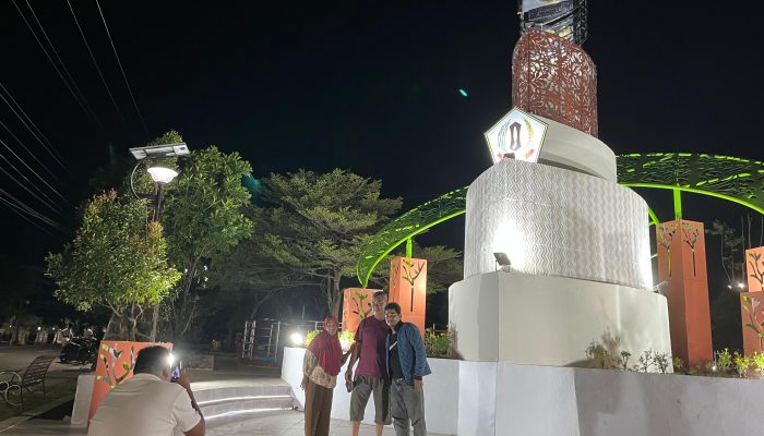 Tugu Baru Adipura Ramai Dikunjungi Warga Untuk Swafoto