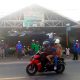 Suasana pengamanan lalu lintas oleh relawan di Kabupaten Tapin. (foto: koranbanjar.net)
