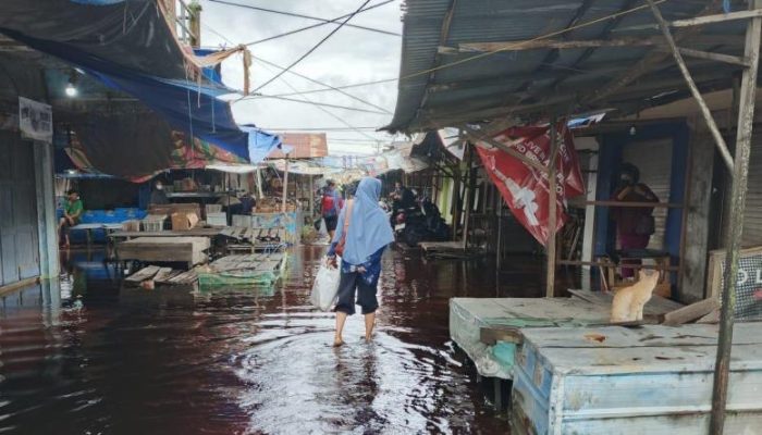 Dampak Banjir Dialami Pasar Gambut dan Sungai Tabuk