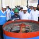 Menteri Imipas, Agus Andrianto (kanan depan) dan Direktur Utama PLN, Darmawan Prasodjo (kiri depan) ketika menyaksikan demonstrasi pembuatan paving block berbahan dasar FABA di workshop FABA PLTU Adipala, Cilacap, Jawa Tengah pada Rabu (5/2/2025). (Foto: PLN Persero/Koranbanjar.net)