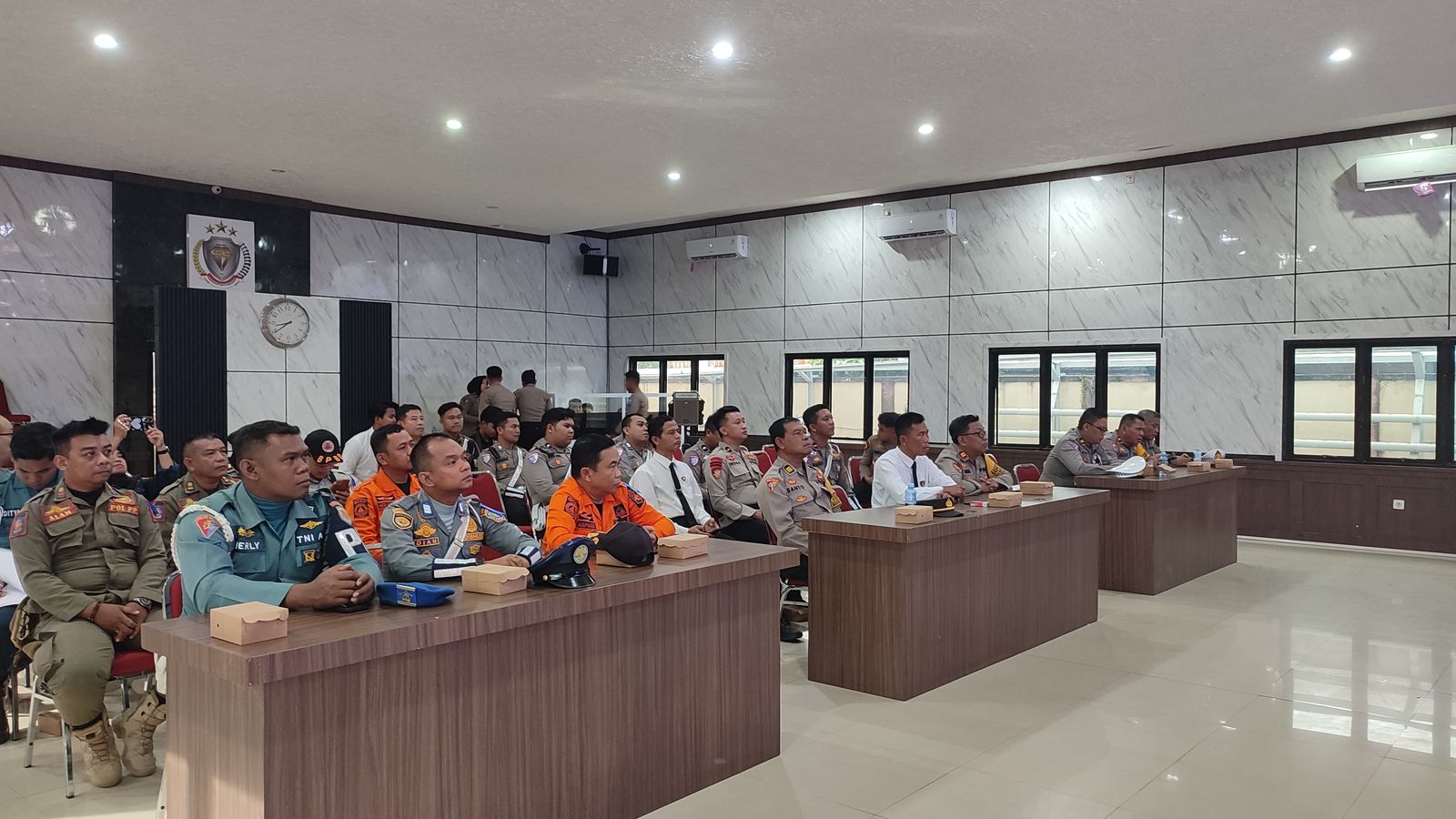 Rapat koordinasi (rakor) bertajuk operasi keselamatan intan 2025 yang digelar Polres Kotabaru, Senin (10/2/2025). (Foto: Diskominfo Kotabaru/Koranbanjar.net)