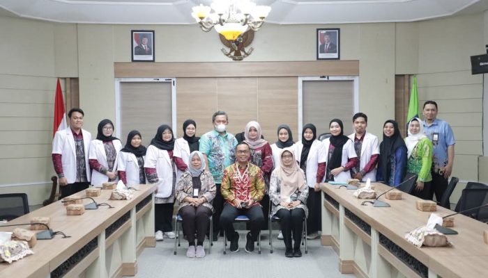 Sekda Apresiasi 9 Dokter Internship yang Telah Mengabdi di HSS