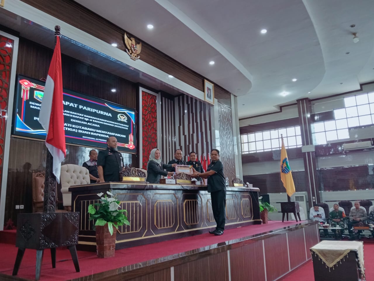 Rapat Paripurna Dewan Perwakilan Rakyat Daerah (DPRD) Kabupaten Kotabaru, Senin (24/2/2025). (Foto: Diskominfo Kotabaru/Koranbanjar.net)