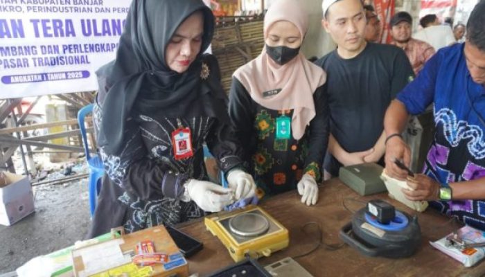 Dinas Perdagangan Kabupaten Banjar Tera Ulang Alat Ukur di Pasar Niaga Martapura