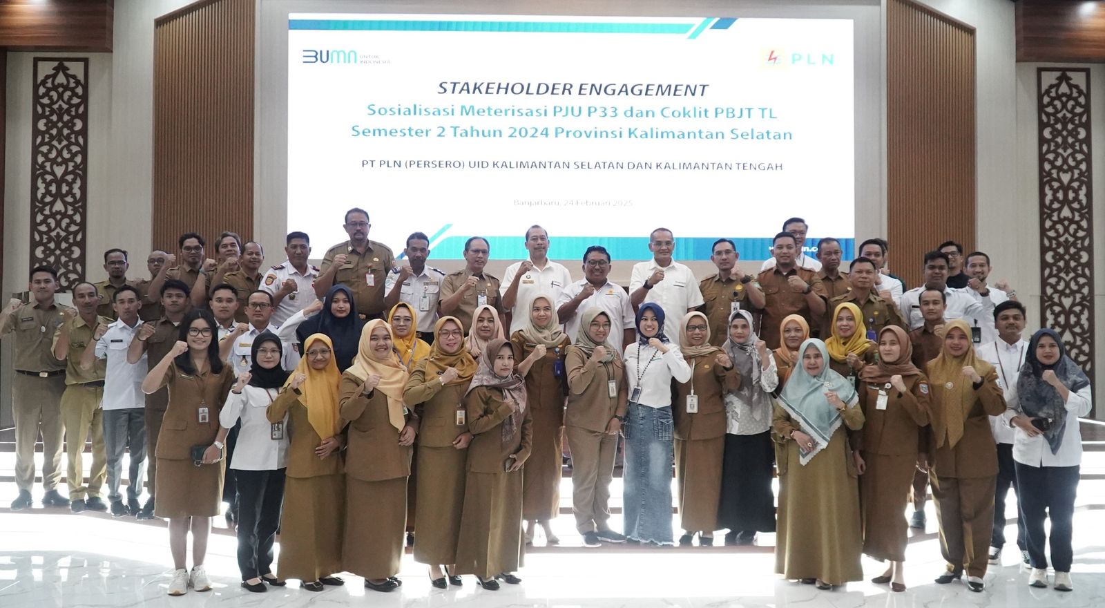 Para peserta sosialisasikan program meterisasi PJU P33 ke P31 di Banjarbaru pada Senin (24/2/2025). (Foto: PLN UID Kalselteng/Koranbanjar.net)
