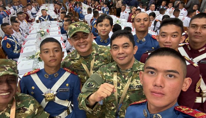 Puncak Retreat 2025, Bupati Bang Arul Haru Saksikan defile Parade Senja di Akmil