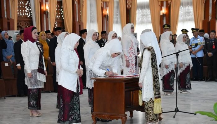 Hj Tata Syafrudin Noor Dikukuhkan Sebagai Ketua Dekranasda HSS