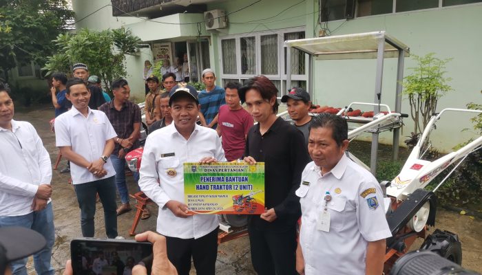 Bupati HSS Bagikan Alsintan untuk Brigade Pangan