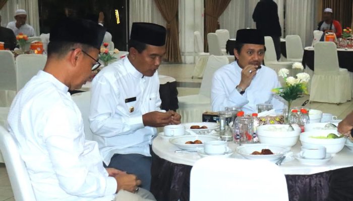 Sahur Bersama Wagub, Bupati HSS Sampaikan Harapan Realisasi Jalan Bajayau-Sawaja