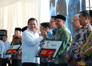 Hadir Di Peresmian Gedung Binda, Bupati Batola Terima Penghargaan dari Kabin RI