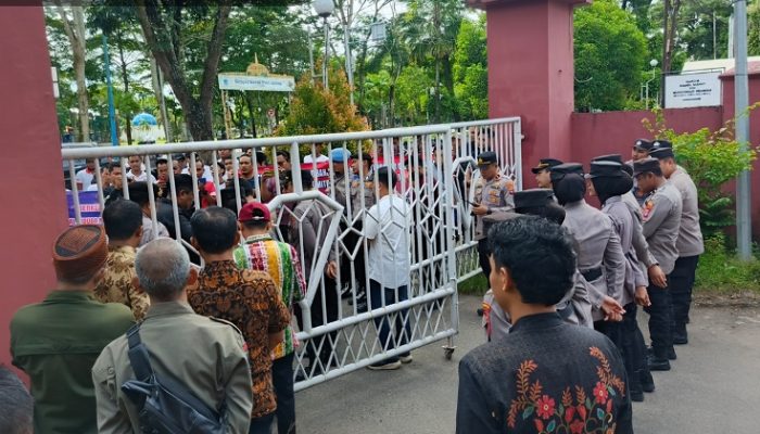 Pengamanan Aksi Unjuk Rasa di DPRD Kabupaten Banjar
