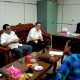 Warga Desa Jati Baru mengadukan CV DBM ke Komisi III DPRD Banjar dihadiri pihak Bina Marga Dinas PUPRP Banjar. (foto: koranbanjar.net)