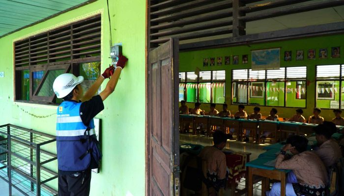 Awal Sekolah Lebih Terang, PLN Hadirkan Listrik untuk MTsN 2 Hulu Sungai Tengah