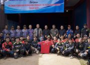 Wali Kota Banjarbaru Silahturahmi dengan Relawan Pemadam Kebakaran dan Serahkan Kaos Secara Simbolis