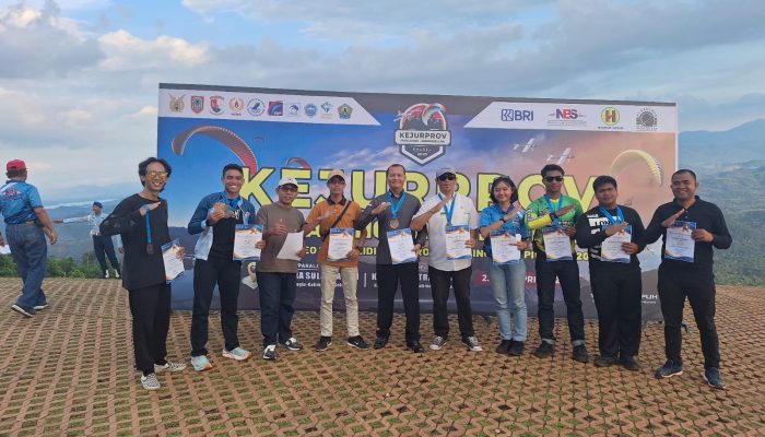 HSS Bawa Pulang 8 Medali Kejurprov Paralayang dan Aeromodelling Kalsel 2025