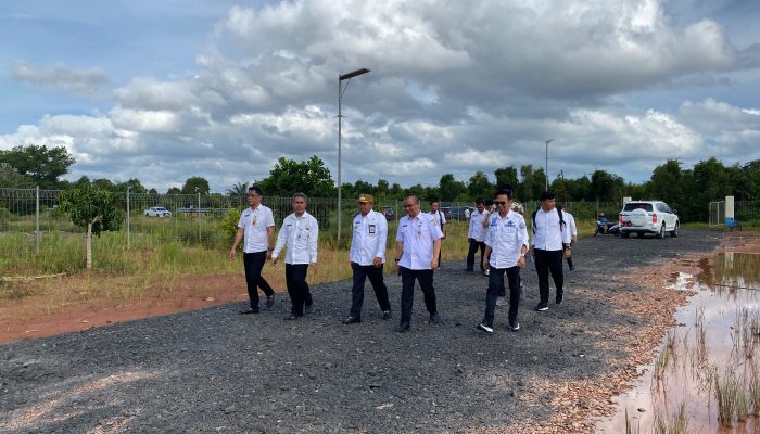 Tinjau Akses Jalan, Bupati Komitmen Perbaiki Infrastruktur
