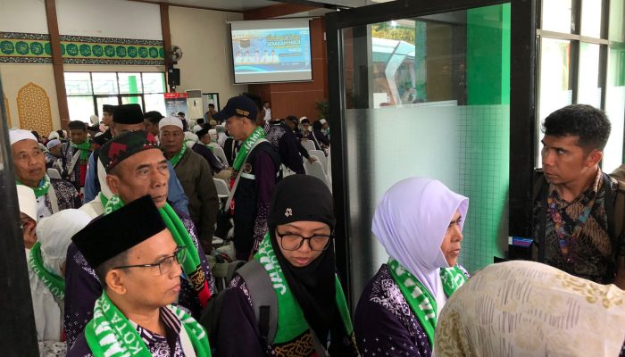 Kloter Pertama Calon Jemaah Haji Kalsel Resmi Berangkat, Diselimuti Suasana Haru dan Harapan
