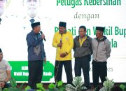 Bupati dan Wakil Bupati Batola Berjanji Lebih Perhatikan Petugas Kebersihan