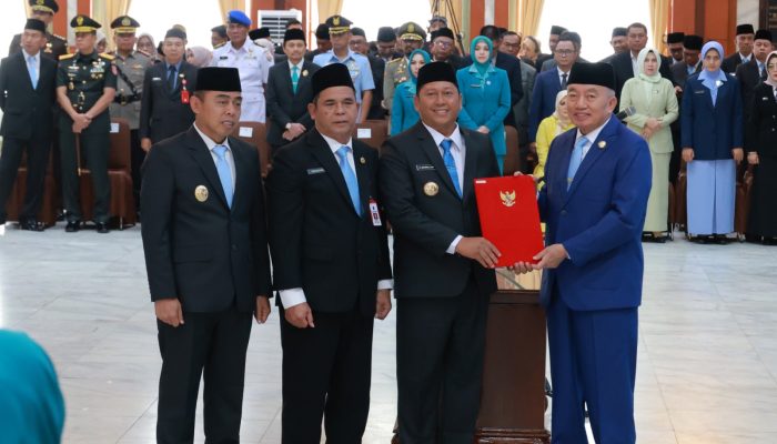 Terima SK dan Memori Jabatan, Bupati Bahrul: Terima Kasih Pak Dinansyah