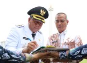 Usai Dilantik, Bahrul Ilmi Gaspol Teken SK Bupati Terkait Pupuk