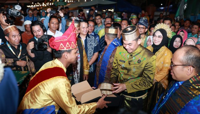 Pesona Budaya Mappanre Ri Tasi’e dan Expo Tanah Bumbu 2025 Resmi Dibuka, Bupati Tanbu: Cermin Kearifan Lokal Masyarakat Pesisir