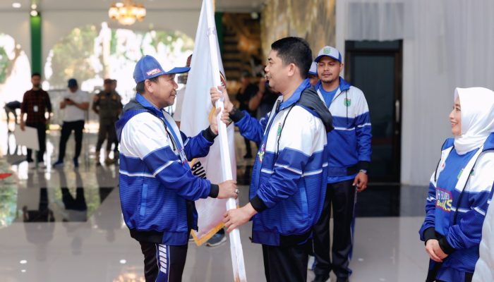 Bupati Andi Rudi Latif Lepas Kontingen Tanah Bumbu ke POPDA 2025
