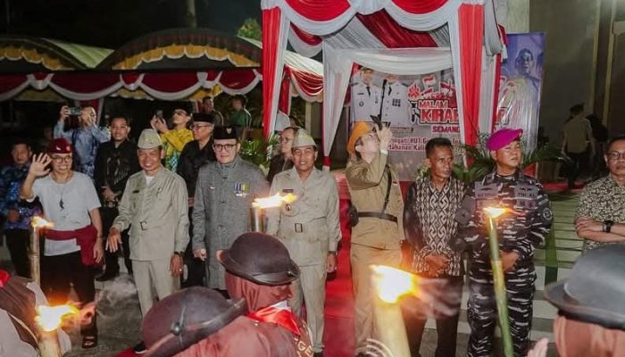 Kirab Obor di Kandangan Meriahkan Malam HUT Proklamasi 17 Mei