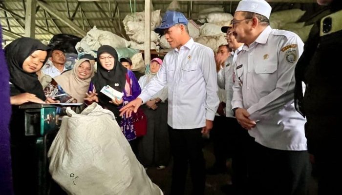 Menteri Lingkungan Hidup: Pola Penanganan Bank Sampah Sekumpul Sudah Sangat Permanen dan Ideal