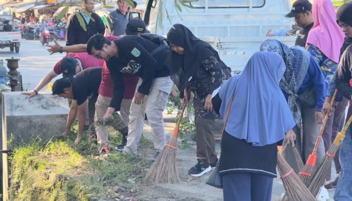 Aksi Bersih di Jalan Kodeco: Pemkab Tanah Bumbu Wujudkan Lingkungan Sehat dan Nyaman