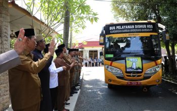 Wabup HSS Lepas Keberangkatan 81 Jamaah Haji